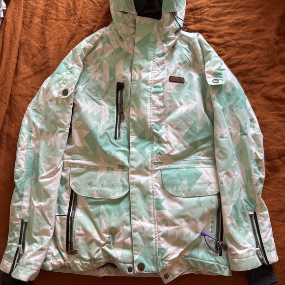 DC Ski and Snowboard Jacket - Picture 1 of 6